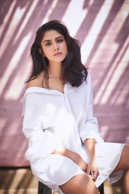 Mrunal Thakur photo 239917