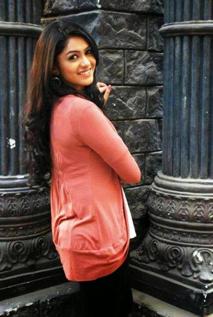 Mrunal Thakur photo 239922