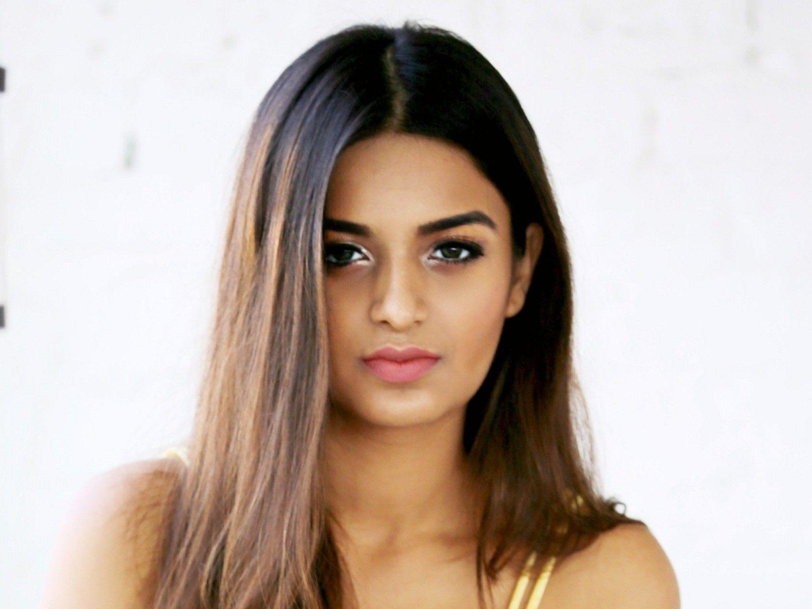 Nidhhi Agerwal #240083