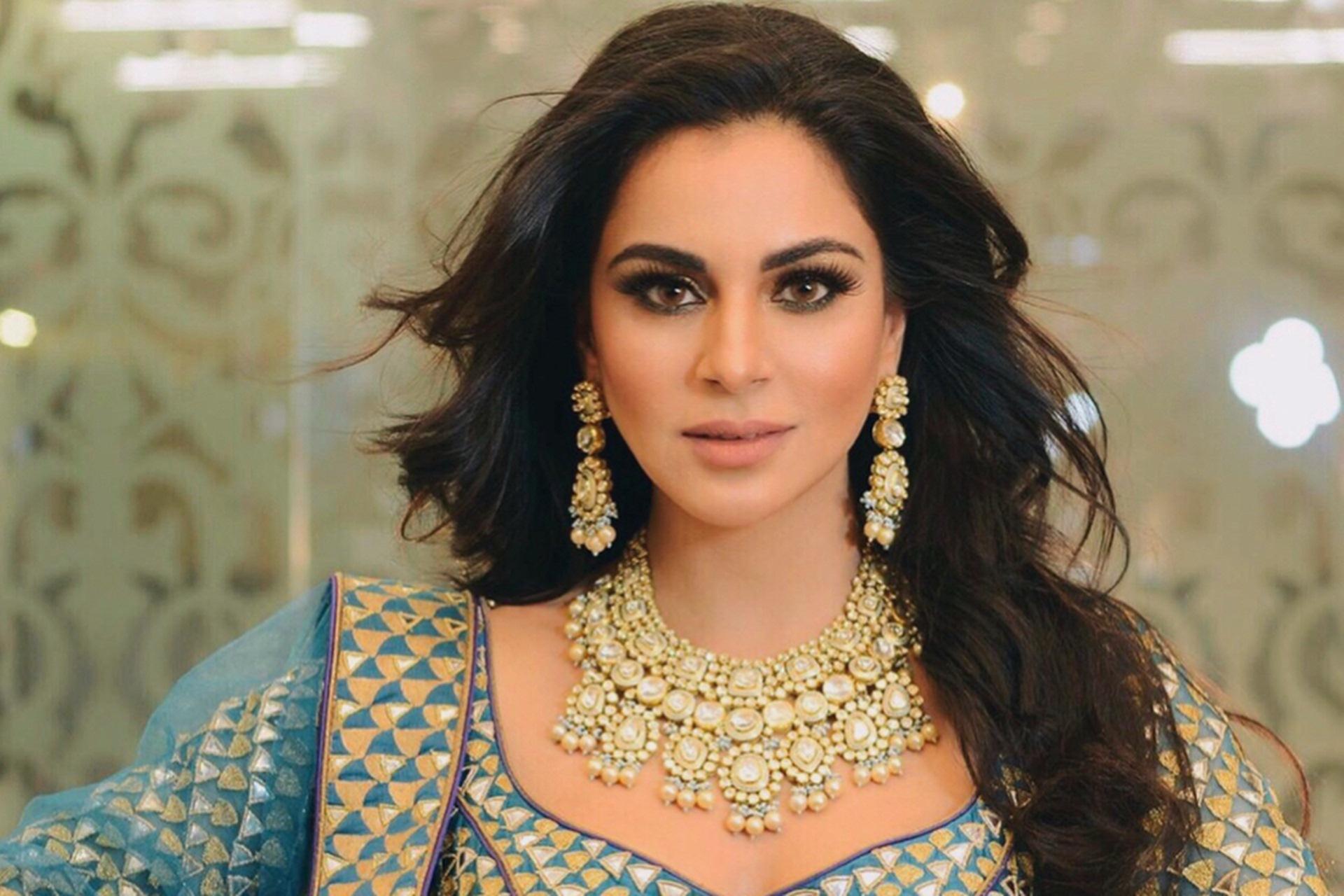 Shraddha Arya #240604