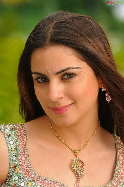 Shraddha Arya photo 240602