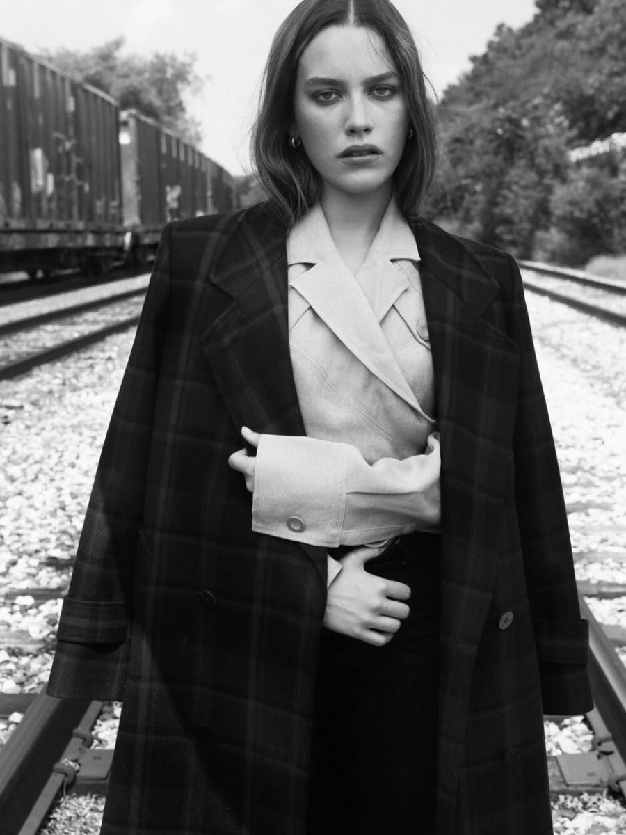 Victoria Pedretti #240940