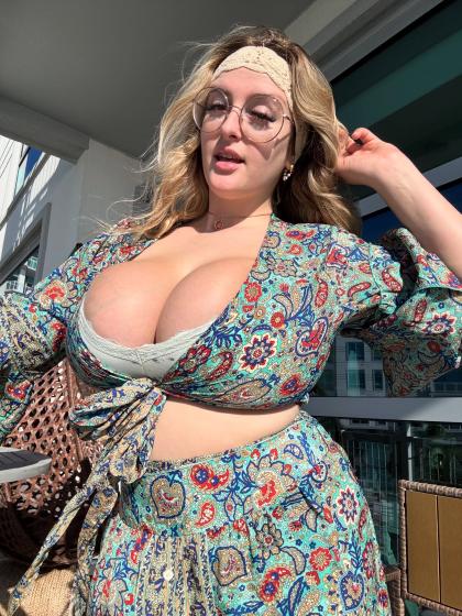 Amelia Webb photo 246138