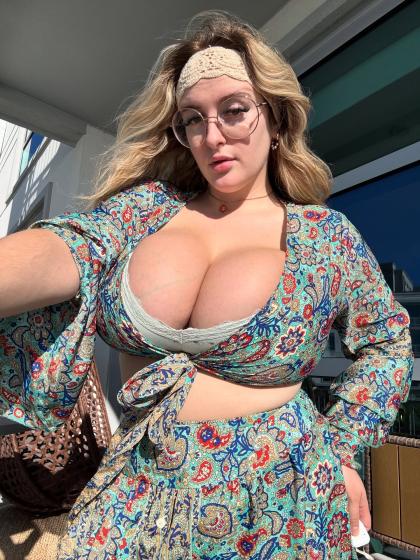 Amelia Webb photo 246144