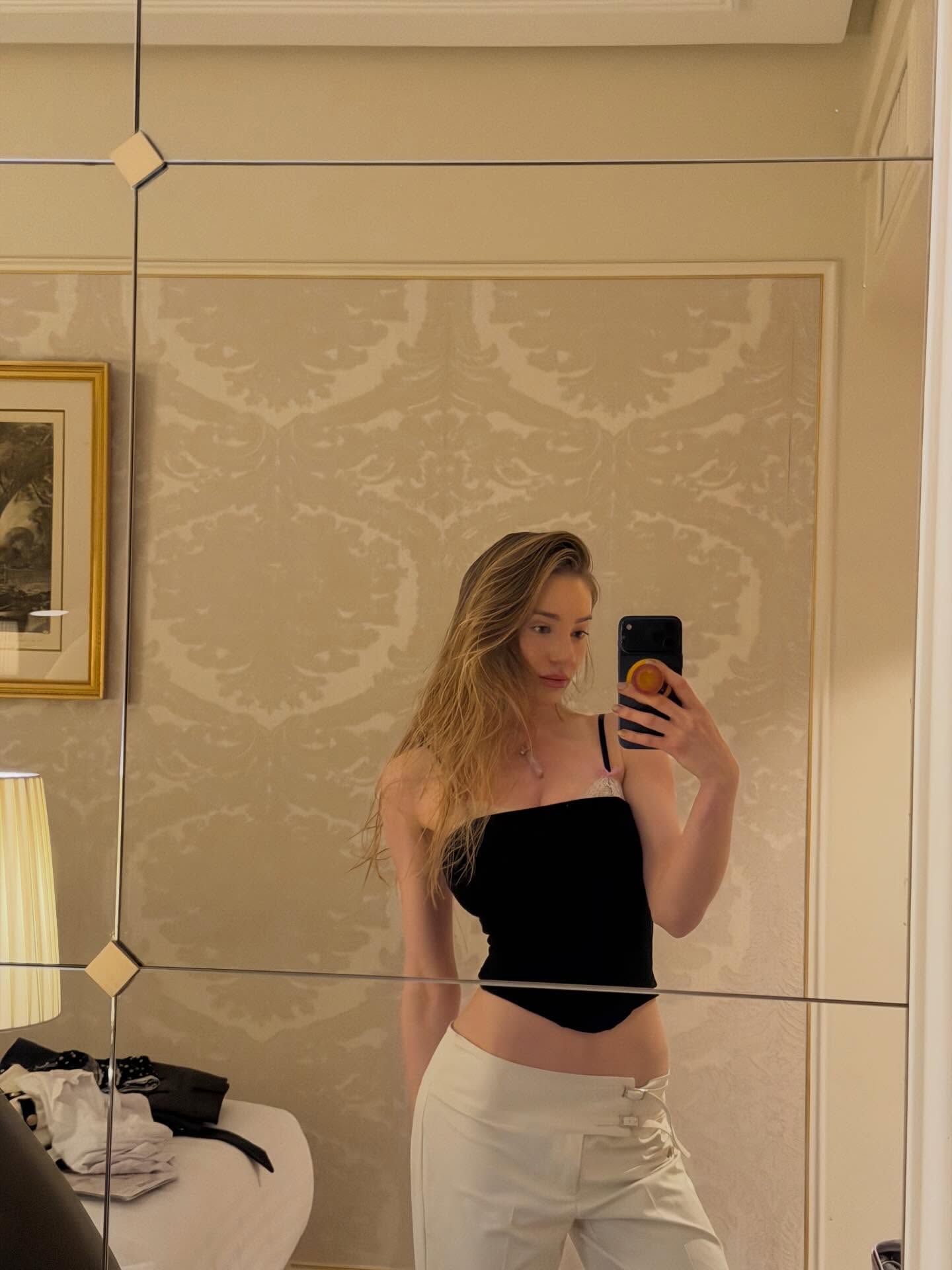 Bethany Lily April #250306