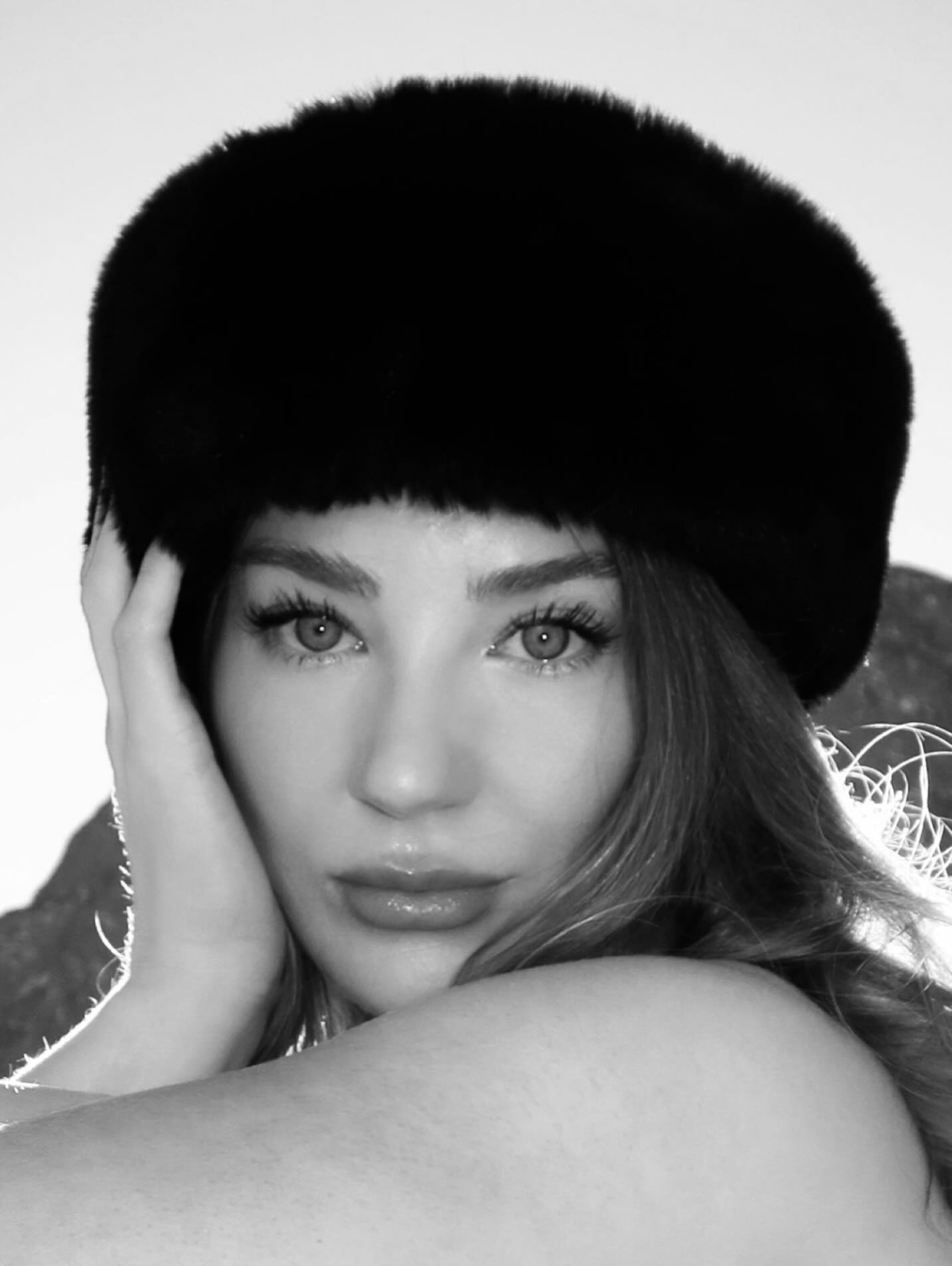 Bethany Lily April #250320