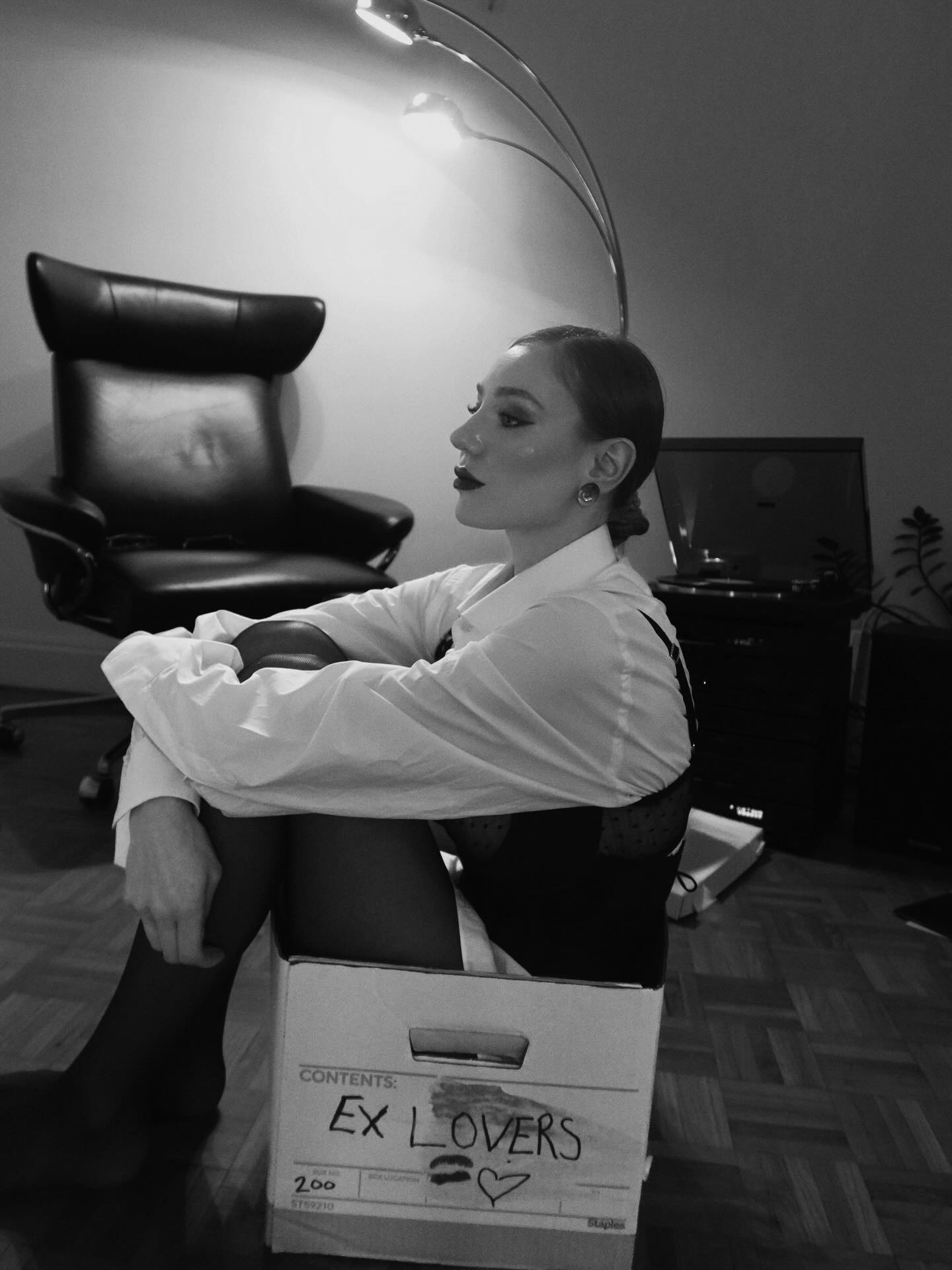 Bethany Lily April #250423