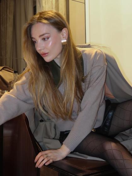 Bethany Lily April photo 250347