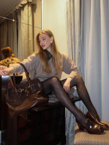 Bethany Lily April photo 250354