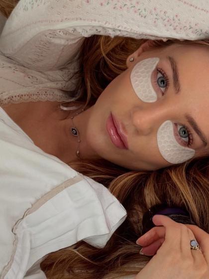 Bethany Lily April photo 250373