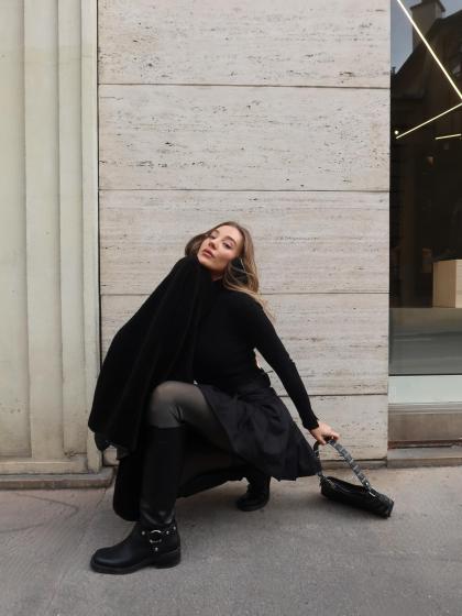 Bethany Lily April photo 250377