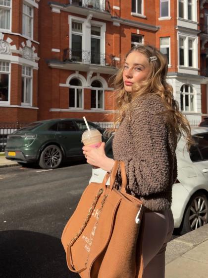 Bethany Lily April photo 250387