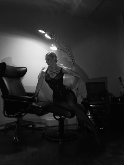 Bethany Lily April photo 250422