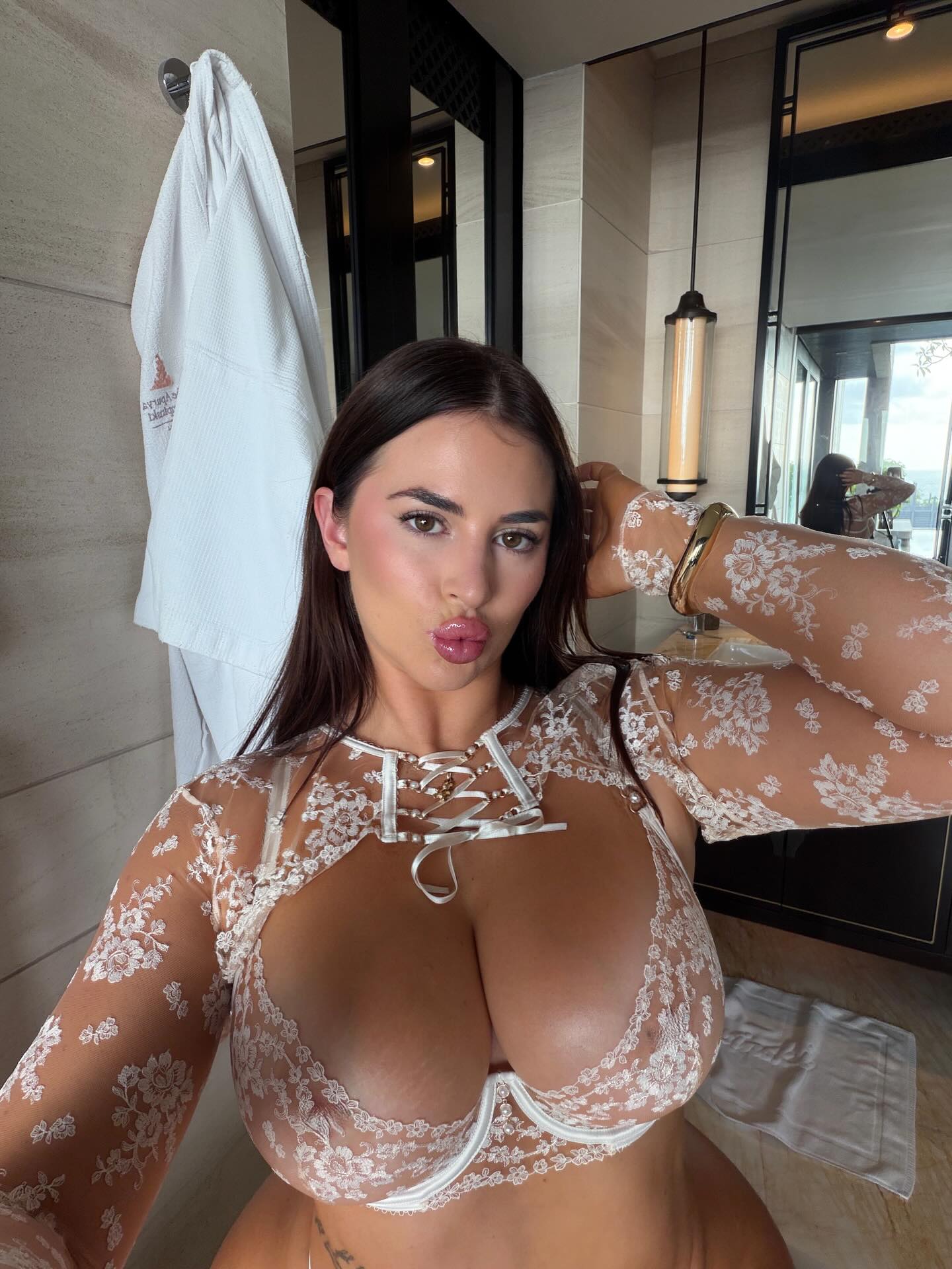 Isabelle Jade #250904