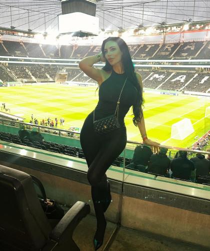 Yvonne Bar photo 55672