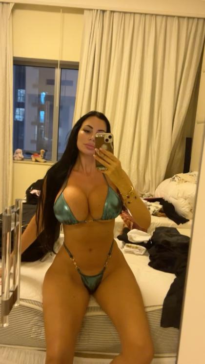 Yvonne Bar photo 55687