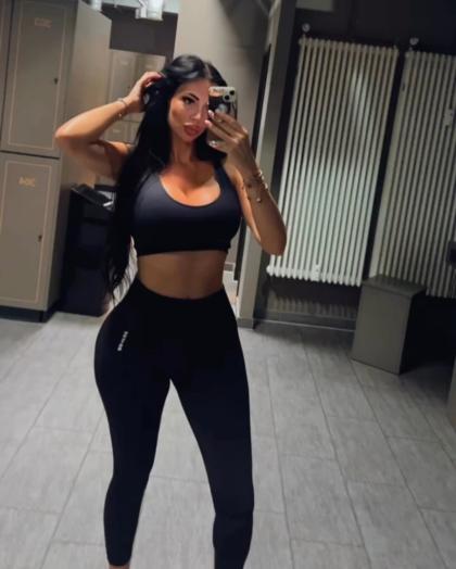 Yvonne Bar photo 55690