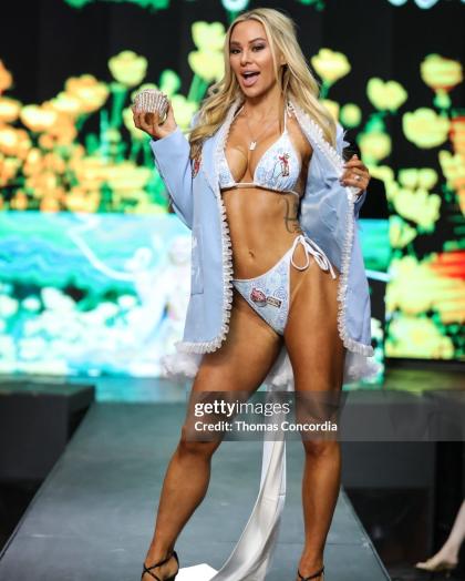 Kindly Myers photo 55889