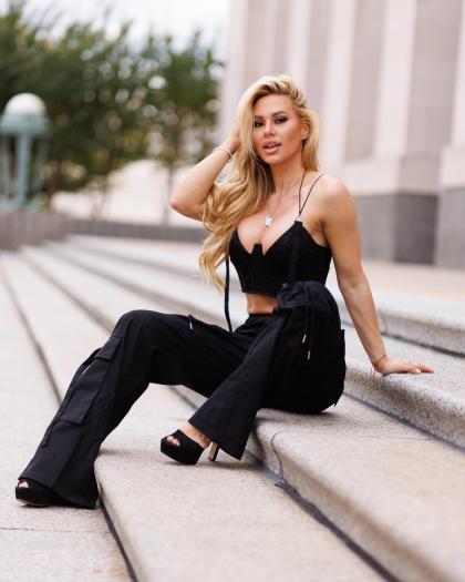 Kindly Myers photo 55925