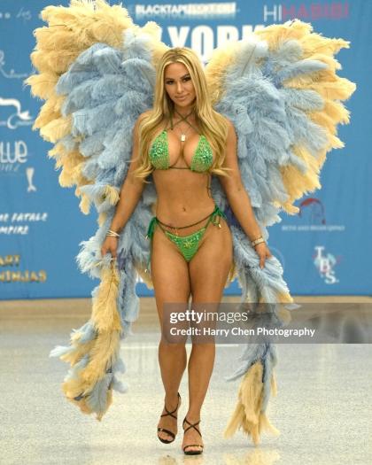 Kindly Myers photo 55937