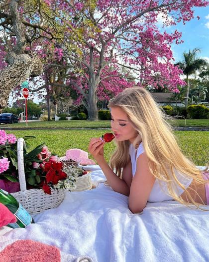 Victoria Rozmajzl photo 24522