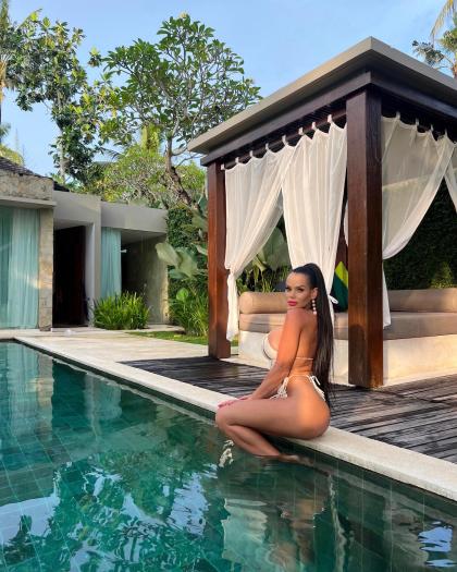 Adriane Kailyn photo 312