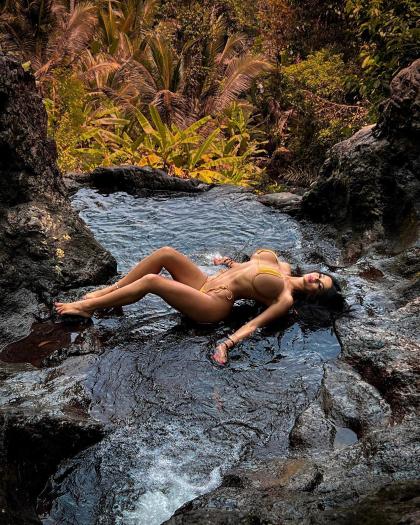 Adriane Kailyn photo 316