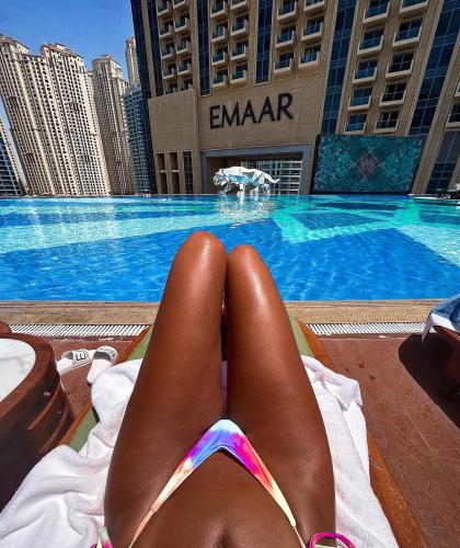 Adriane Kailyn photo 354