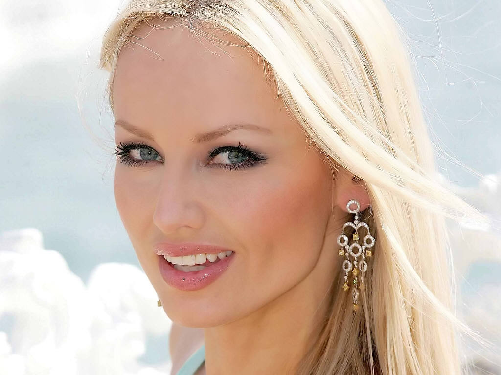 Adriana Karembeu #60139