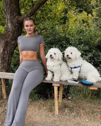 Uresa Zogu photo 25464