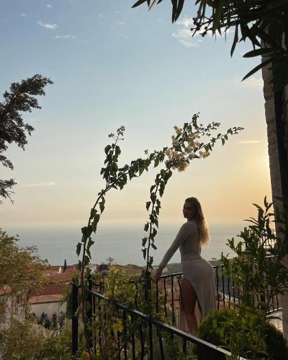 Uresa Zogu photo 25475