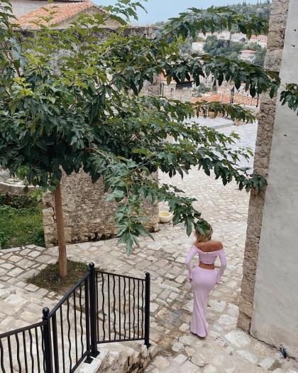 Uresa Zogu photo 25495