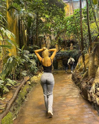 Uresa Zogu photo 25567