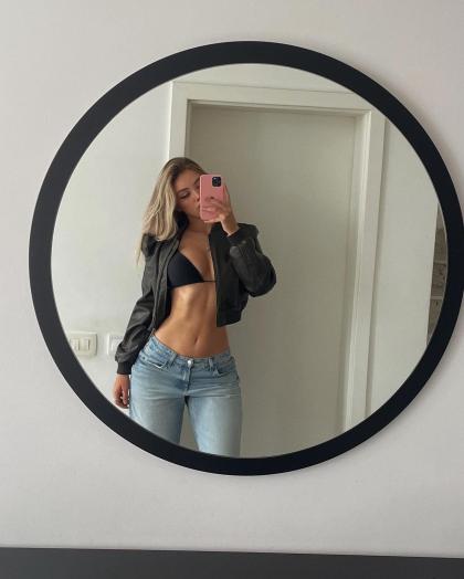 Uresa Zogu photo 25602