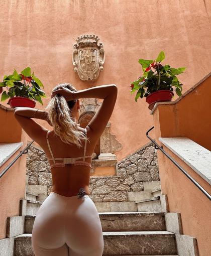 Uresa Zogu photo 25636