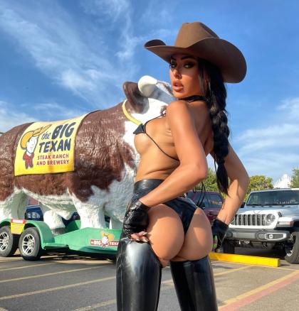 Evil Woman photo 2758