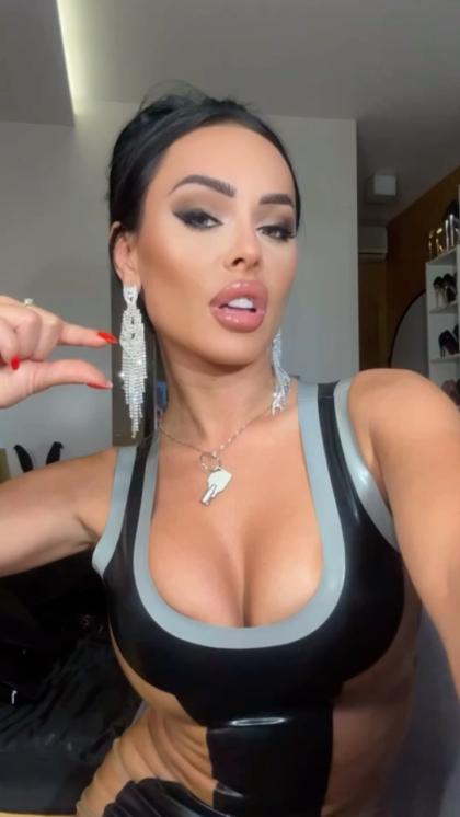 Evil Woman photo 2788