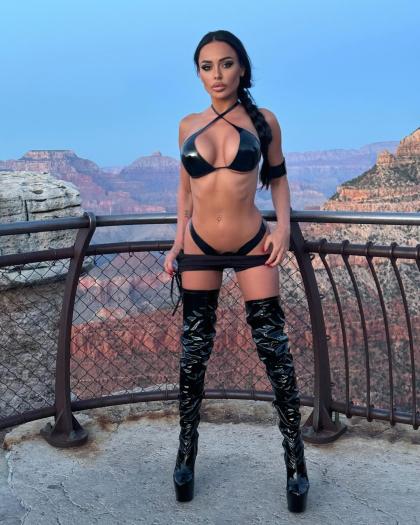 Evil Woman photo 2792