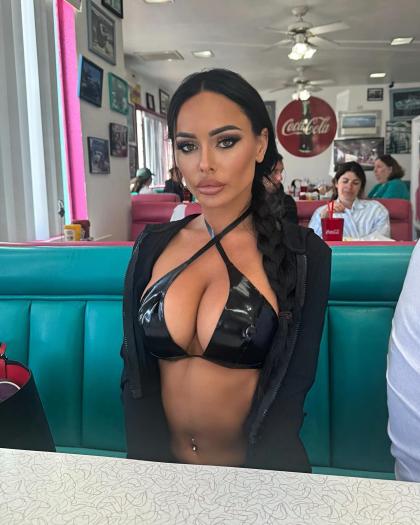 Evil Woman photo 2795