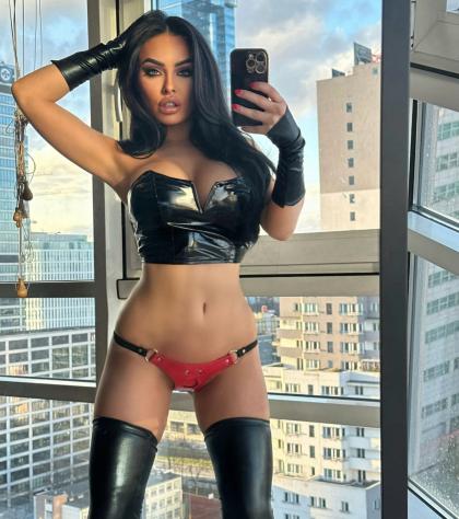 Evil Woman photo 2833