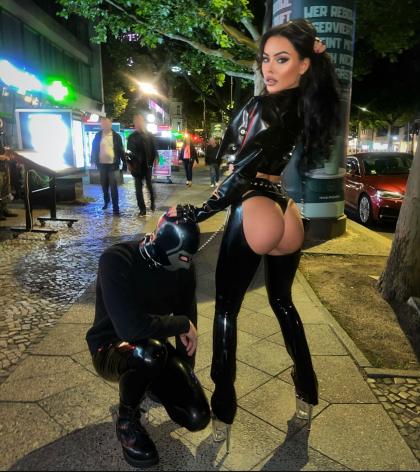 Evil Woman photo 2837