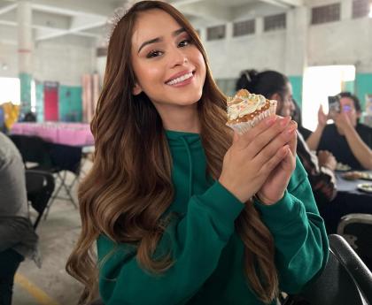 Yanet Garcia photo 27252