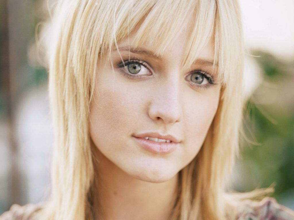 Ashlee Simpson #71106