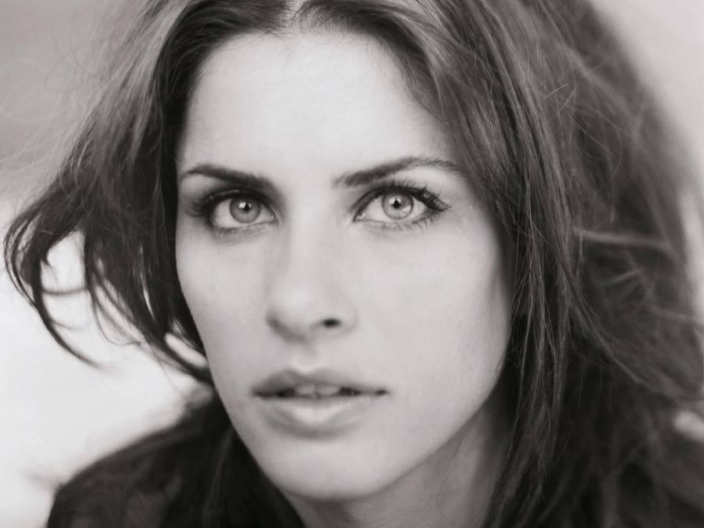 Amanda Peet #60675