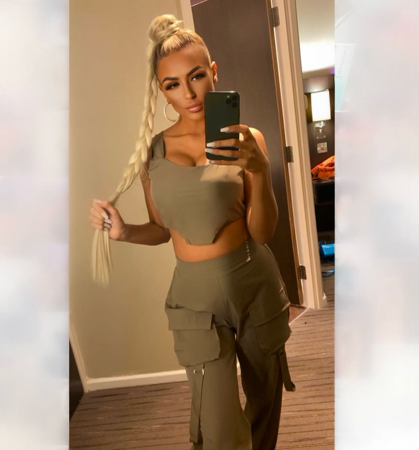 Hollie Louise Brown #3917