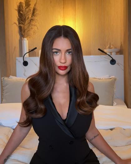 Holly Peers photo 63404