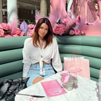 Holly Peers photo 63441