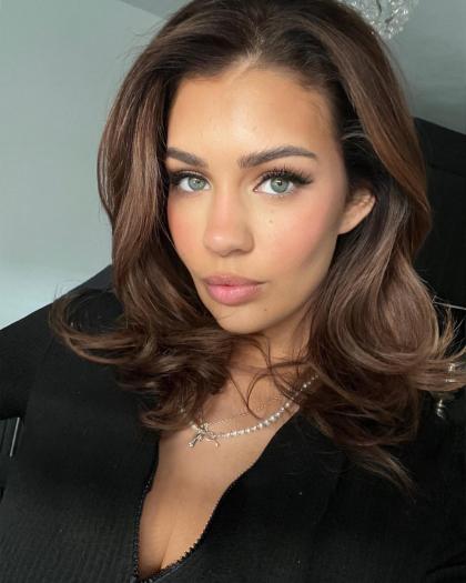 Holly Peers photo 63450