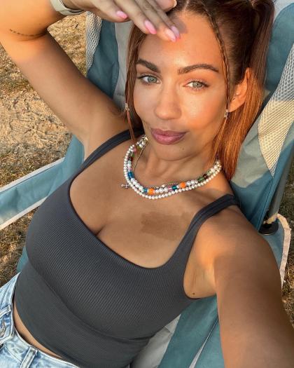 Holly Peers photo 63459