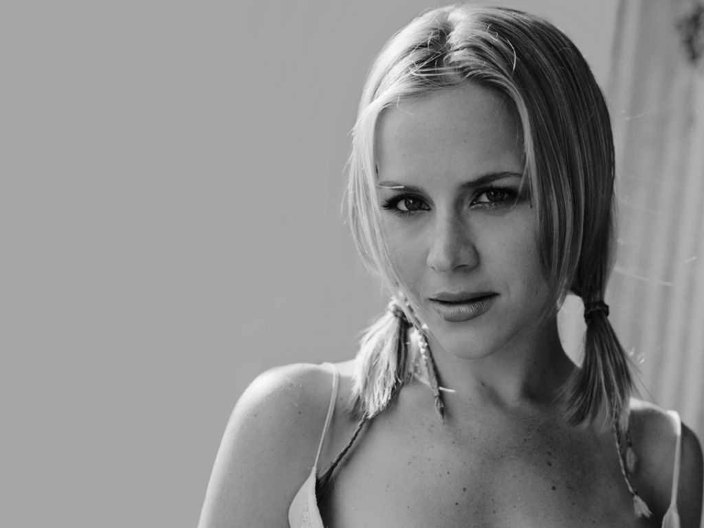 Julie Benz #79280